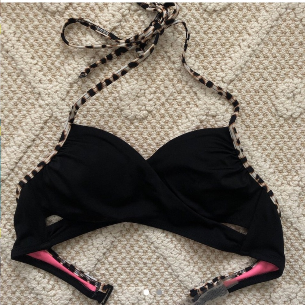 Victoria’s Secret cross over bikini top